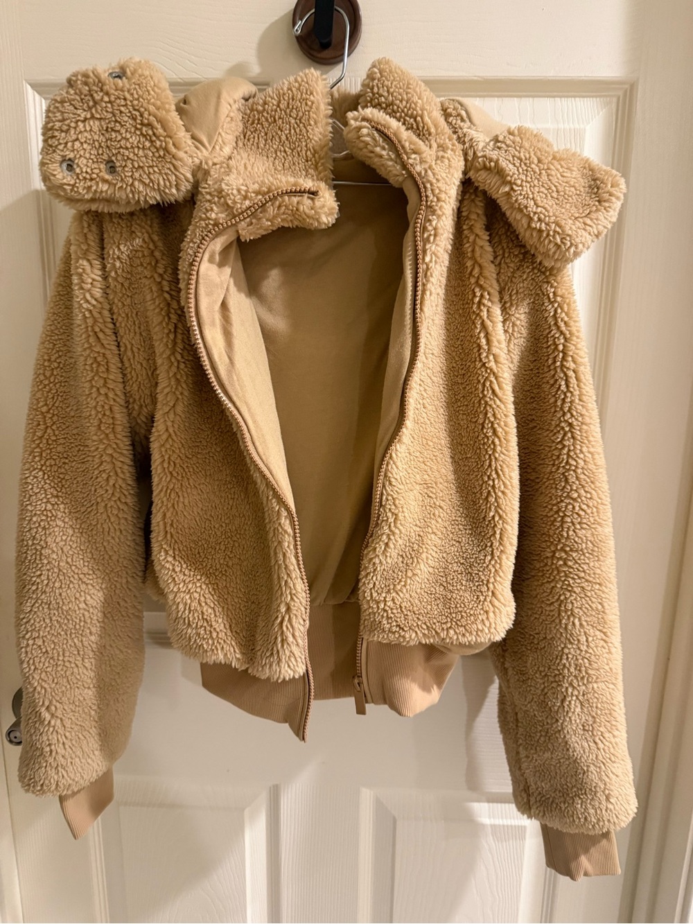 ALO Yoga Women's Teddy Sherpa Jacket in Camel